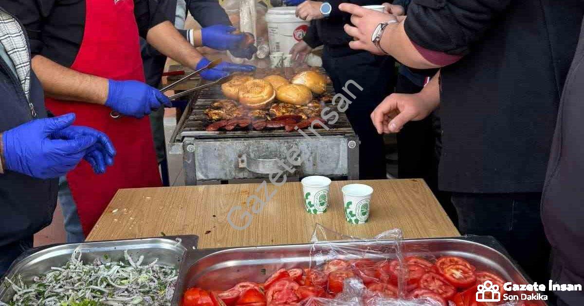 "Şuhut Anadolu Lisesi’nden Gazze’ye destek için hayır çarşısı" başlıklı haber için fotorealistik, pr