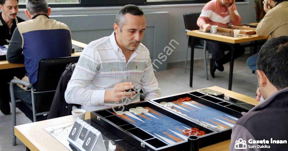 "Kütahya OSB Tavla Turnuvası Sonuçlandı: Şampiyonluk Kupası Martur Kılıf'ın" başlıklı haber için fot