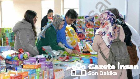 Manisa 8. Kitap Fuarı Kapılarını Açtı: Edebiyat Dünyası Bu Fuarda Buluşuyor