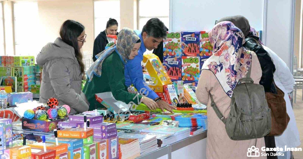 "Manisa 8. Kitap Fuarı Kapılarını Açtı: Edebiyat Dünyası Bu Fuarda Buluşuyor" başlıklı haber için fo