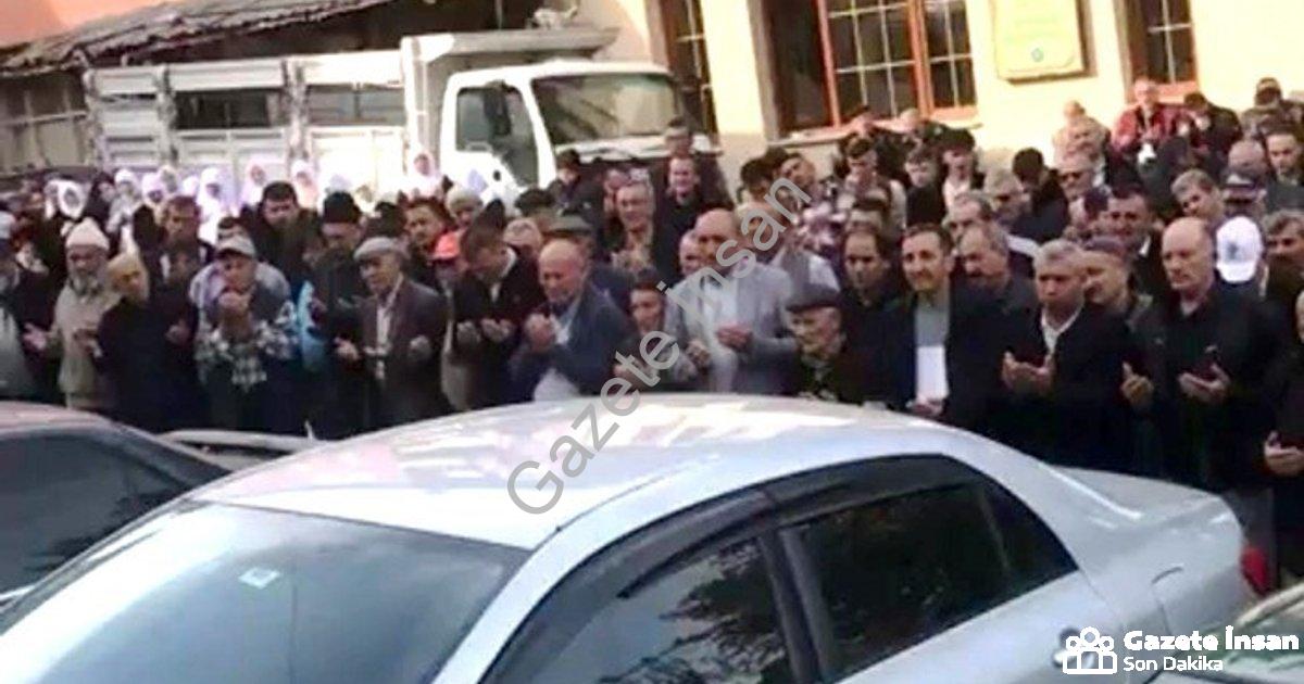 "Hisarcık'ta Kutsal Yolculuk: 24 Umre Yolcusu Gözyaşlarıyla Uğurlandı" başlıklı haber için fotoreali