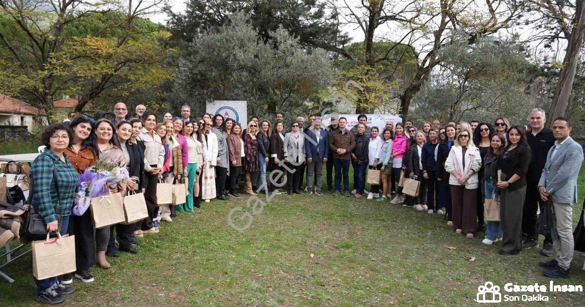 "Muğla'da Eğitimciler Kültürel Mirasla Kaynaştı: Anlamlı Gün" başlıklı haber için fotorealistik, pro
