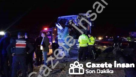 Denizli’de Korkunç Kaza: Otobüsle Minibüs Çarpıştı, Can Pazarı Yaşandı