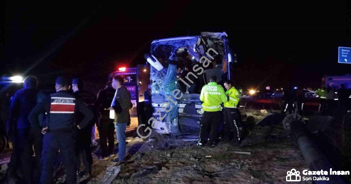 "Denizli'de Korkunç Kaza: Otobüsle Minibüs Çarpıştı, Can Pazarı Yaşandı" başlıklı haber için fotorea
