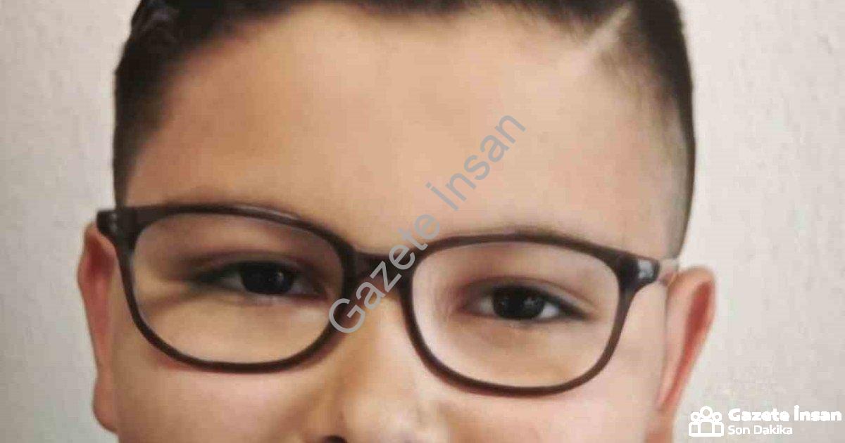 "İzmir'deki Kazadan Acı Haber: 11 Yaşındaki Rüzgar Vefat Etti" başlıklı haber için fotorealistik, pr