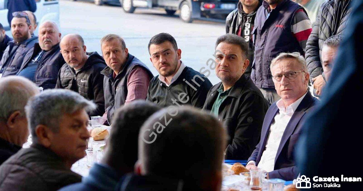 "Murat Baybatur, Manisa Esnafının Taleplerini Dinledi" başlıklı haber için fotorealistik, profesyone