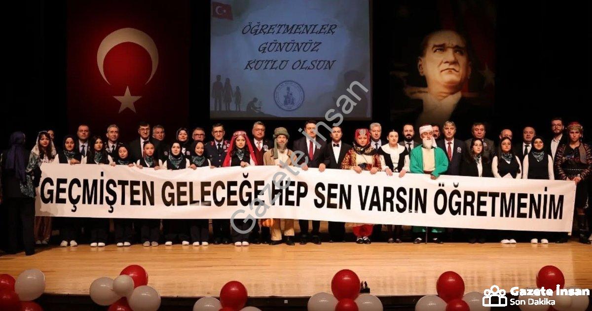 "Kütahya'da Coşkulu Öğretmenler Günü Kutlaması" başlıklı haber için fotorealistik, profesyonel bir h