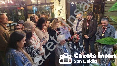 Eski öğrencilerden emekli öğretmene unutulmaz Öğretmenler Günü