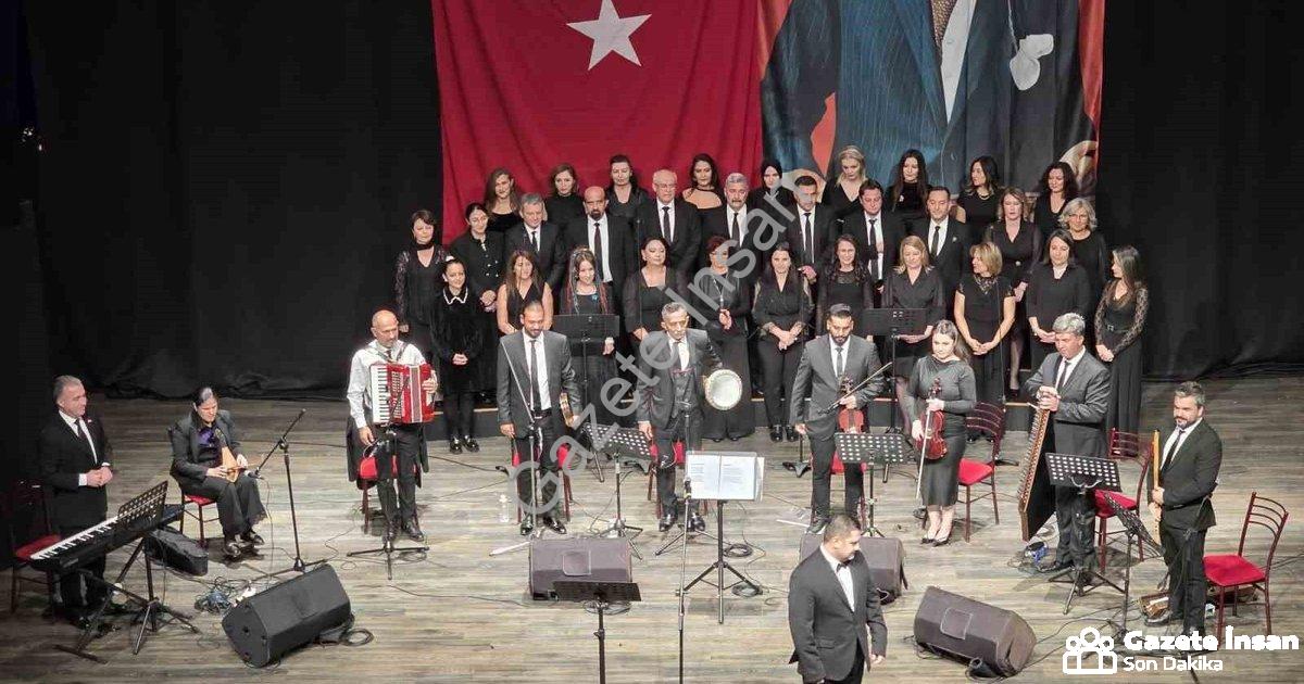 "Efeler’de Sanat Dolu Gece: Maarif Korosu İzleyenleri Mest Etti" başlıklı haber için fotorealistik,