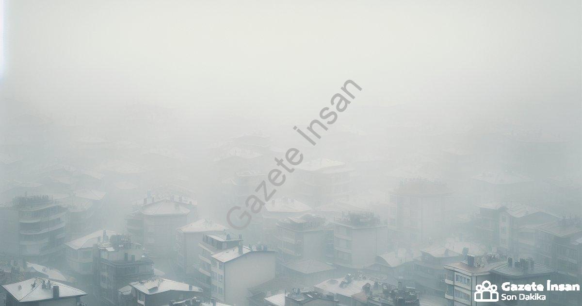 "Denizli'de Sis Kabusu: Görüş Mesafesi 10 Metreye Kadar Düştü" başlıklı haber için fotorealistik, pr